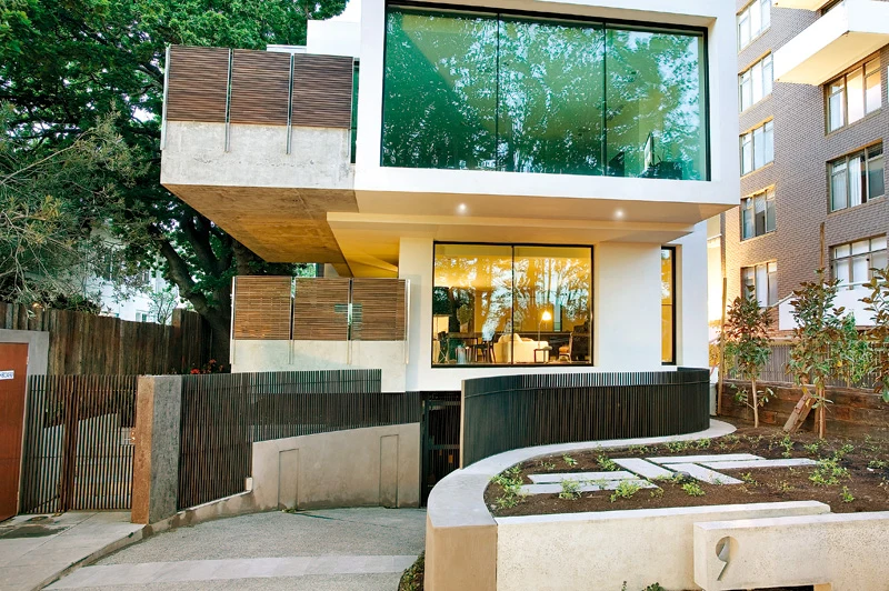 South Yarra finished residence with cantilevered concrete, timber and broad glazing